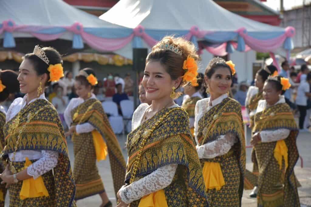 "สว.จำลอง"ร่วมสืบสานประเพณีแห่เทียนพรรษาสุพรรณบุรี อนุรักษ์ศิลปะไทยโบราณ "สว.จำลอง"ร่วมสืบสานประเพณีแห่เทียนพรรษาสุพรรณบุรี อนุรักษ์ศิลปะไทยโบราณ