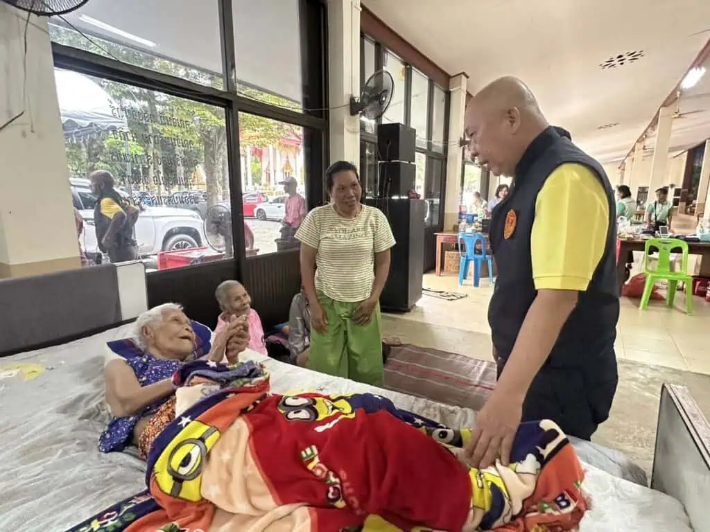 ประธานกมธ.ท่องเที่ยวกีฬา สว.ลงพื้นที่ศูนย์ช่วยเหลือประชาชนในจังหวัดตราด