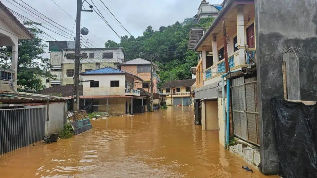 เพื่อนพึ่ง (ภาฯ)” รวมพลัง "ราชภัฏเชียงราย" ตั้งโรงครัวช่วยผู้ประสบภัยถึง "ถ้ำผาจม"
