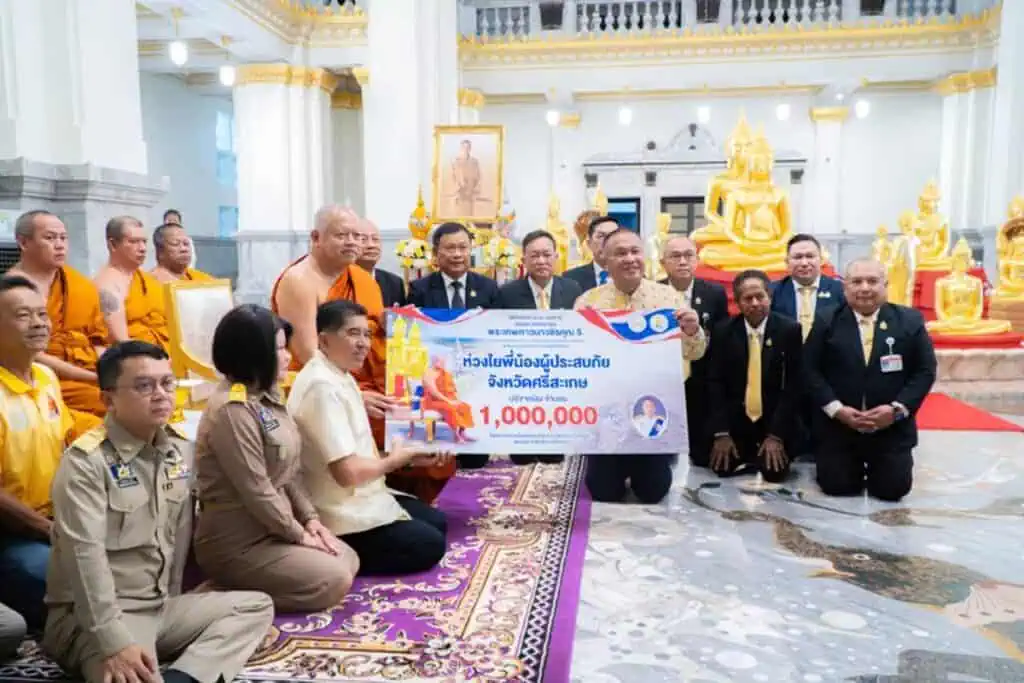 "บิ๊กเกรียง" มอบเงิน 4 ล้านให้แม่ทัพภาค 2 ช่วยเหลือผู้ประสบภัยชายแดน