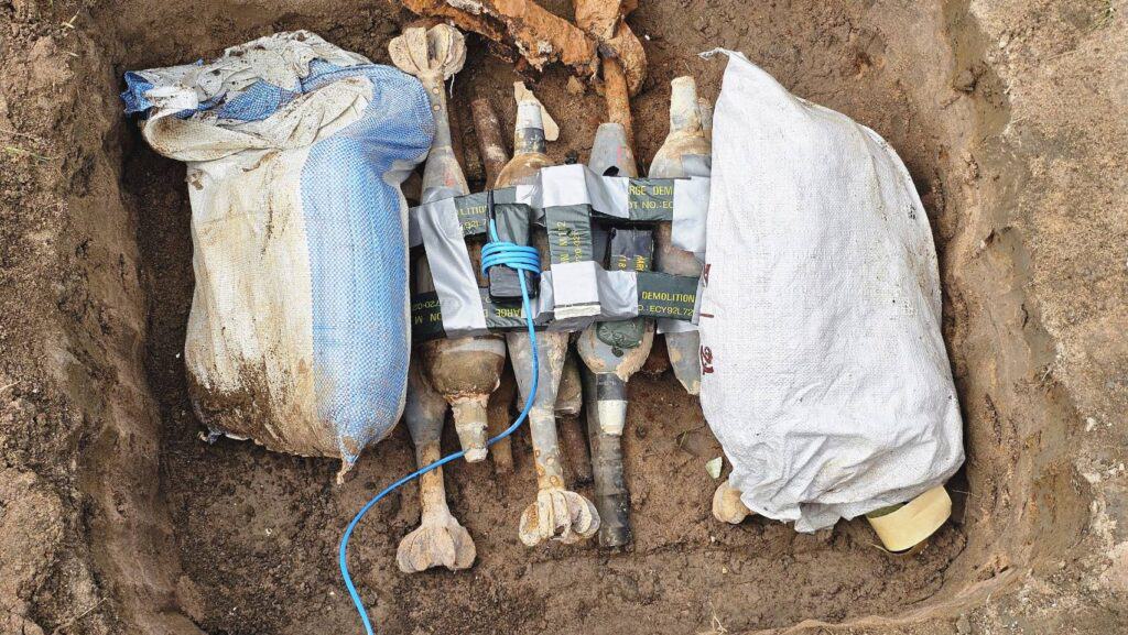 ไทยเรียกร้องกัมพูชาปฏิบัติตามข้อตกลงหยุดยิง กองทัพภาค 2 สร้างความปลอดภัย ทำลายวัตถุระเบิด” ไทยเรียกร้องกัมพูชาปฏิบัติตามข้อตกลงหยุดยิง กองทัพภาค 2 สร้างความปลอดภัย ทำลายวัตถุระเบิด”