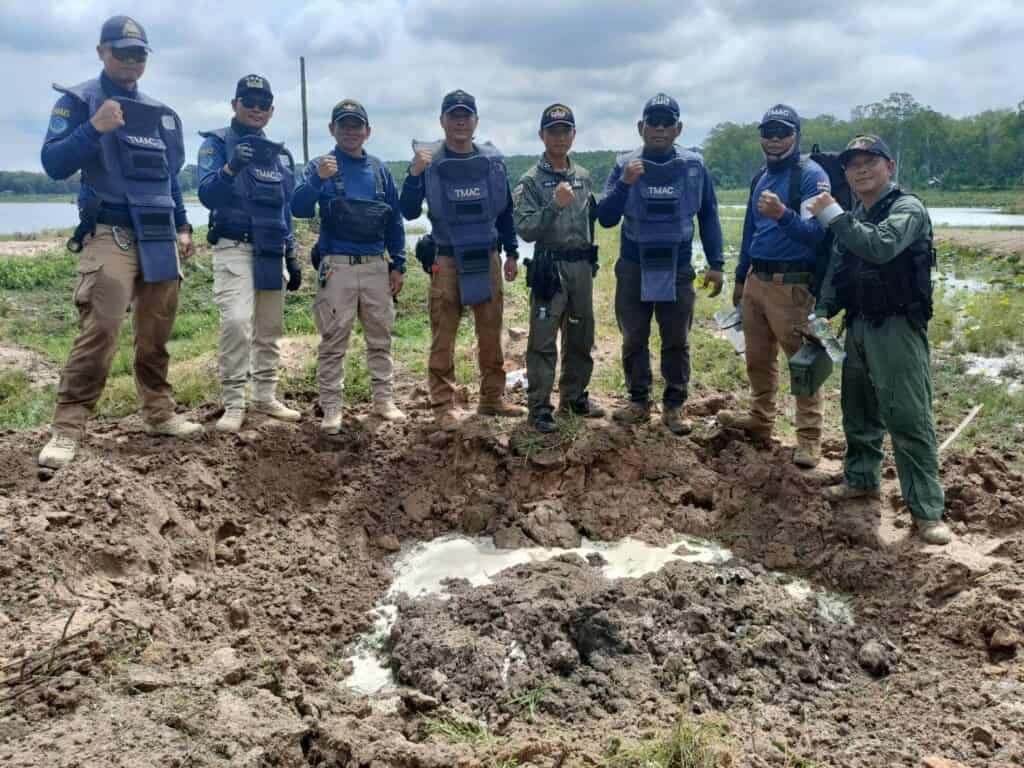 ไทยเรียกร้องกัมพูชาปฏิบัติตามข้อตกลงหยุดยิง กองทัพภาค 2 สร้างความปลอดภัย ทำลายวัตถุระเบิด” ไทยเรียกร้องกัมพูชาปฏิบัติตามข้อตกลงหยุดยิง กองทัพภาค 2 สร้างความปลอดภัย ทำลายวัตถุระเบิด”