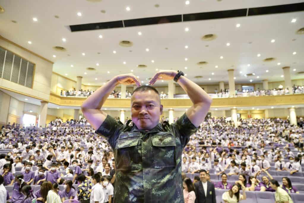 “พล.ท. บุญสิน” ลั่นไม่พร้อมเปิดด่านชายแดน หัวเราะแล้วบอก “ปิดยันเกษียณ” ลั่นไทยไม่ถอนกำลัง-อาวุธ ย้ำปราสาทตาควายเป็นของไทย ต้องหาวิธีนำกลับมา เตือนสติ อินฟลูเอนเซอร์ ให้ยึดข้อเท็จจริง ไม่สร้างความแตกแยก “พล.ท. บุญสิน” ลั่นไม่พร้อมเปิดด่านชายแดน หัวเราะแล้วบอก “ปิดยันเกษียณ” ลั่นไทยไม่ถอนกำลัง-อาวุธ ย้ำปราสาทตาควายเป็นของไทย ต้องหาวิธีนำกลับมา เตือนสติ อินฟลูเอนเซอร์ ให้ยึดข้อเท็จจริง ไม่สร้างความแตกแยก