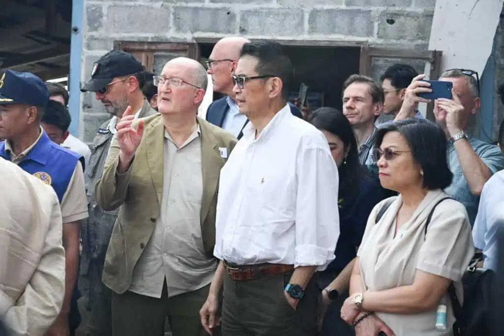 ประจานกัมพูชากระทรวงการต่างประเทศแสดงหลักฐานทุ่นระเบิดสังหารบุคคล แก่คณะทูต 33 ประเทศ ที่ภูมะเขือ จ.ศรีสะเกษ
