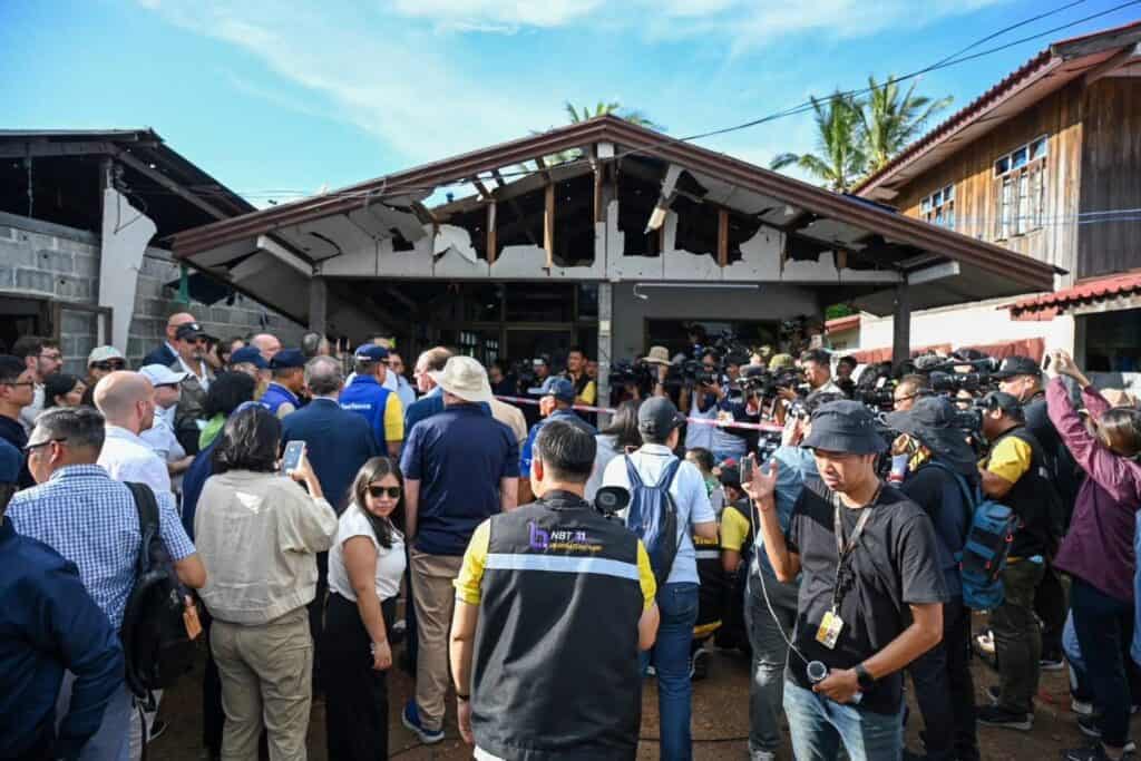 ประจานกัมพูชากระทรวงการต่างประเทศแสดงหลักฐานทุ่นระเบิดสังหารบุคคล แก่คณะทูต 33 ประเทศ ที่ภูมะเขือ จ.ศรีสะเกษ ประจานกัมพูชากระทรวงการต่างประเทศแสดงหลักฐานทุ่นระเบิดสังหารบุคคล แก่คณะทูต 33 ประเทศ ที่ภูมะเขือ จ.ศรีสะเกษ