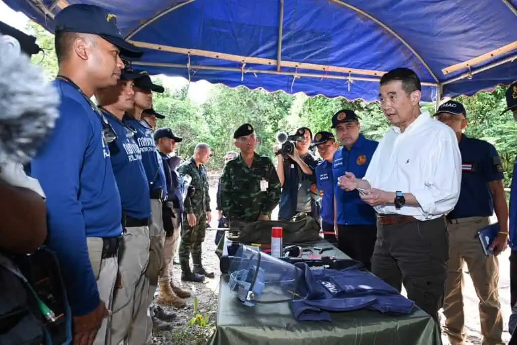 ประจานกัมพูชากระทรวงการต่างประเทศแสดงหลักฐานทุ่นระเบิดสังหารบุคคล แก่คณะทูต 33 ประเทศ ที่ภูมะเขือ จ.ศรีสะเกษ
