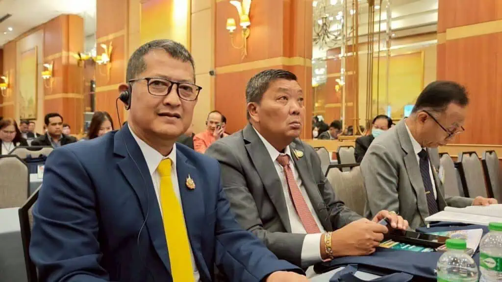 สว.'ชีวะภาพ' ชวนคนไทยสู้โลกร้อน นำร่อง 'ผ้าป่าคาร์บอนเครดิต' ก้าวแรกสู่ความหวังเพื่อโลกที่ยั่งยืน!