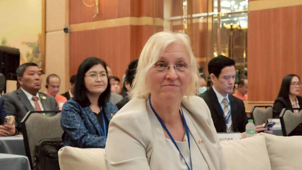 สว.'ชีวะภาพ' ชวนคนไทยสู้โลกร้อน นำร่อง 'ผ้าป่าคาร์บอนเครดิต' ก้าวแรกสู่ความหวังเพื่อโลกที่ยั่งยืน! สว.'ชีวะภาพ' ชวนคนไทยสู้โลกร้อน นำร่อง 'ผ้าป่าคาร์บอนเครดิต' ก้าวแรกสู่ความหวังเพื่อโลกที่ยั่งยืน!