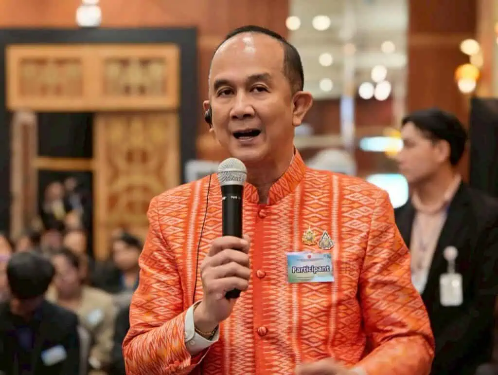 สว.'ชีวะภาพ' ชวนคนไทยสู้โลกร้อน นำร่อง 'ผ้าป่าคาร์บอนเครดิต' ก้าวแรกสู่ความหวังเพื่อโลกที่ยั่งยืน!