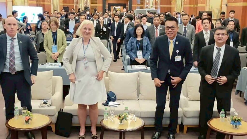 สว.'ชีวะภาพ' ชวนคนไทยสู้โลกร้อน นำร่อง 'ผ้าป่าคาร์บอนเครดิต' ก้าวแรกสู่ความหวังเพื่อโลกที่ยั่งยืน! สว.'ชีวะภาพ' ชวนคนไทยสู้โลกร้อน นำร่อง 'ผ้าป่าคาร์บอนเครดิต' ก้าวแรกสู่ความหวังเพื่อโลกที่ยั่งยืน!