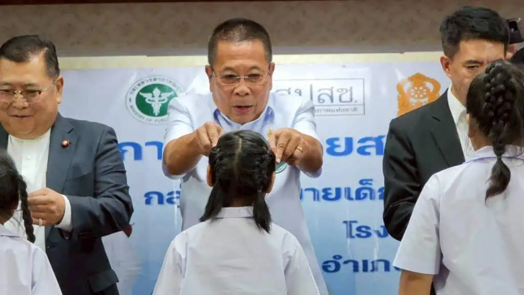สธ. มอบ “แว่นตา” คืนความชัดเด็กไทย พบมีสายตาผิดปกติ กว่า 2 หมื่นคน