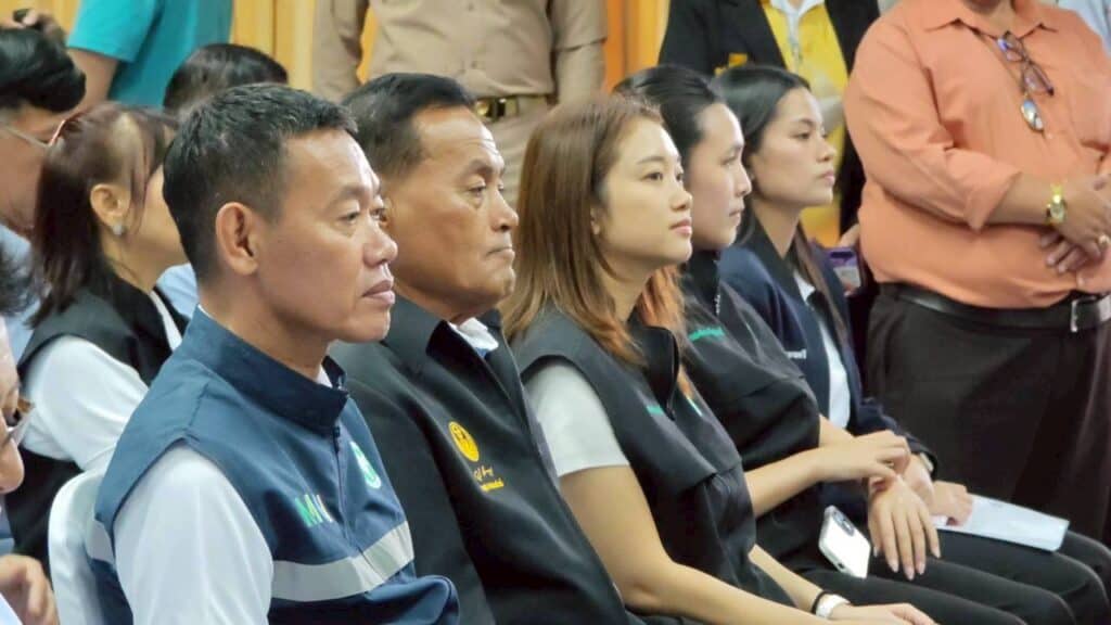 สธ. มอบ “แว่นตา” คืนความชัดเด็กไทย พบมีสายตาผิดปกติ กว่า 2 หมื่นคน สธ. มอบ “แว่นตา” คืนความชัดเด็กไทย พบมีสายตาผิดปกติ กว่า 2 หมื่นคน