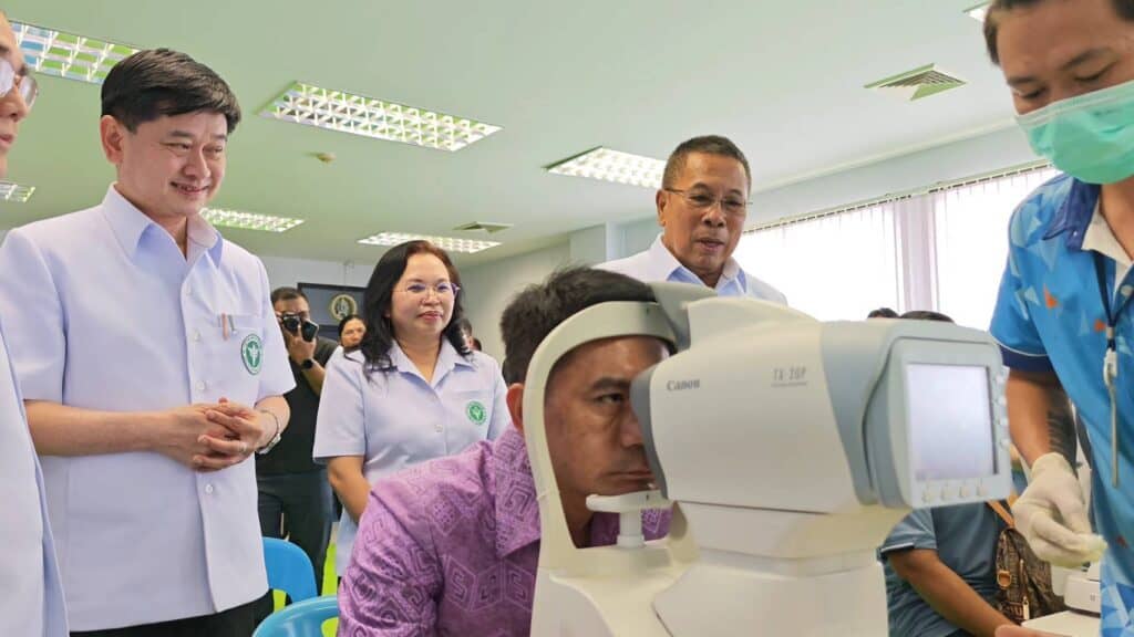 "อนุชา" ติดปีก "อสม." ใช้โมเดล 3 หมอ สยบยาเสพติดในชุมชน "อนุชา" ติดปีก "อสม." ใช้โมเดล 3 หมอ สยบยาเสพติดในชุมชน