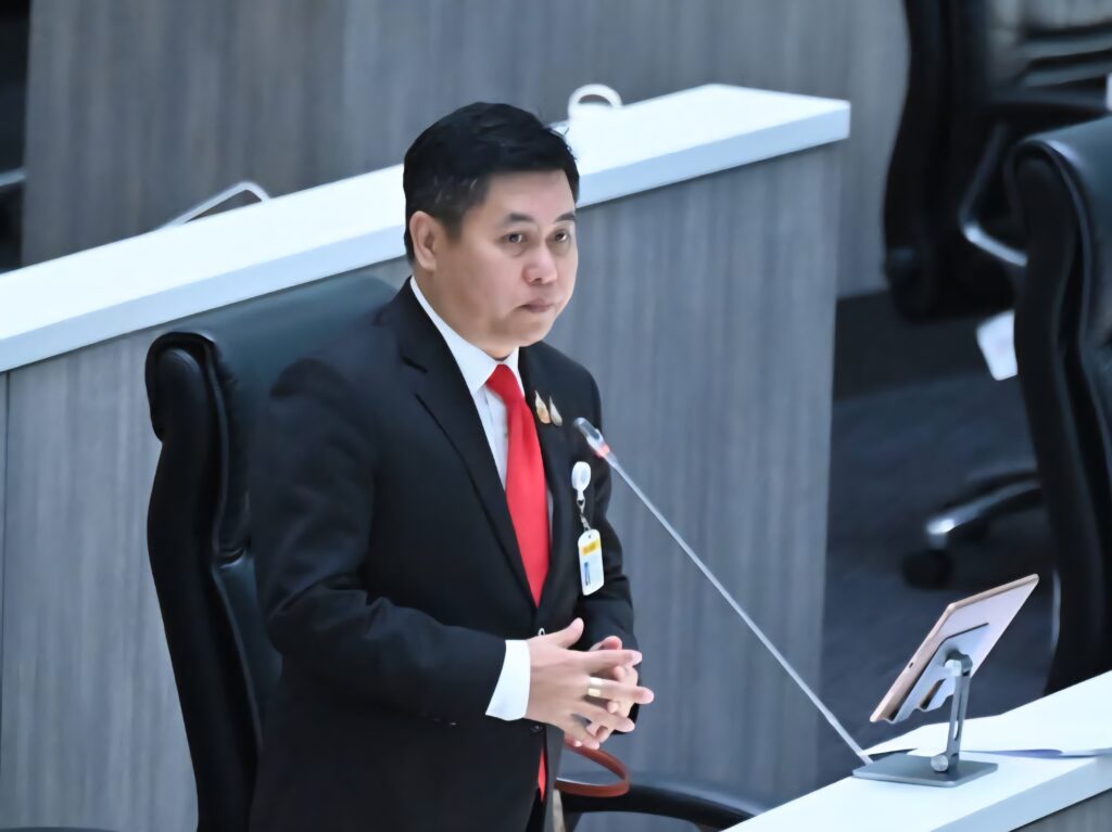 "สว.มังกร" แฉกลางสภา รัฐเรียกคืน "เบี้ยชรา" ย้อนหลัง 11 ปี ชี้ระบบห่วยทำซวยซ้ำซ้อน จี้ 2 กระทรวงใหญ่ตื่นมาแก้ด่วน!