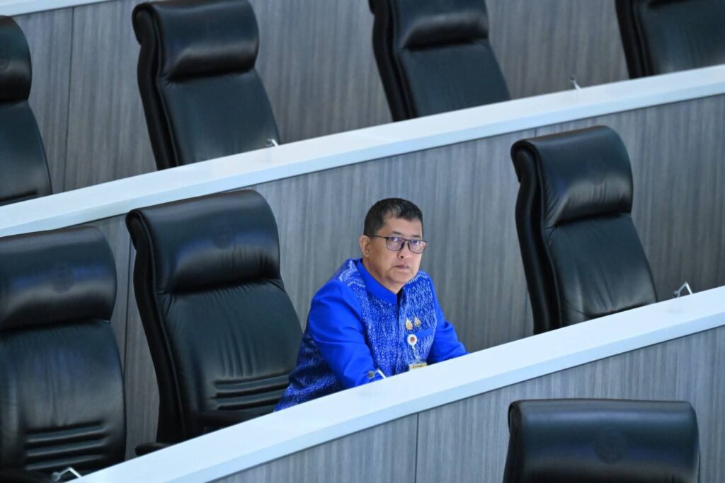 "สว.มังกร" แฉกลางสภา รัฐเรียกคืน "เบี้ยชรา" ย้อนหลัง 11 ปี ชี้ระบบห่วยทำซวยซ้ำซ้อน จี้ 2 กระทรวงใหญ่ตื่นมาแก้ด่วน!