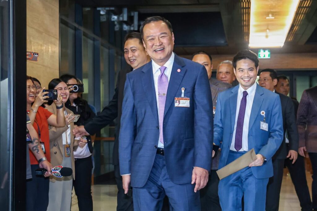 ครม. เทงบ 22,780 ล้านบาทเติมเงินคนถือบัตรสวัสดิการ 13.4 ล้านคน นายกฯ สั่งการทำข้อเสนอช่วยประชาชนในเขตพื้นที่รับน้ำ ทบทวนหลักเกณฑ์ ช่วยเหลือ ผู้ได้รับผลกระทบสถานการณ์ชายแดนไทย-กัมพูชา