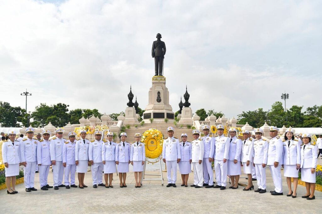 นายกรัฐมนตรี นำคณะรัฐมนตรีวางพวงมาลาเนื่องในวันนวมินทรมหาราช 13 ตุลาคม 2568