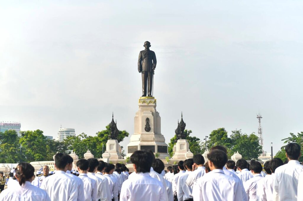 นายกรัฐมนตรี นำคณะรัฐมนตรีวางพวงมาลาเนื่องในวันนวมินทรมหาราช 13 ตุลาคม 2568