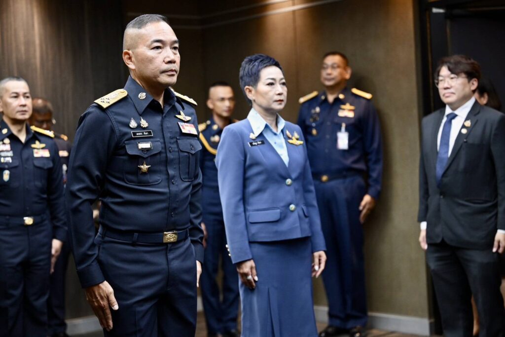 นายกฯ รับเครื่องหมาย “ปีกเหินเวหา” ผู้ทำคุณประโยชน์แก่กองทัพอากาศ ก่อนออกเดินทางเยือน สปป.ลาว อย่างเป็นทางการ