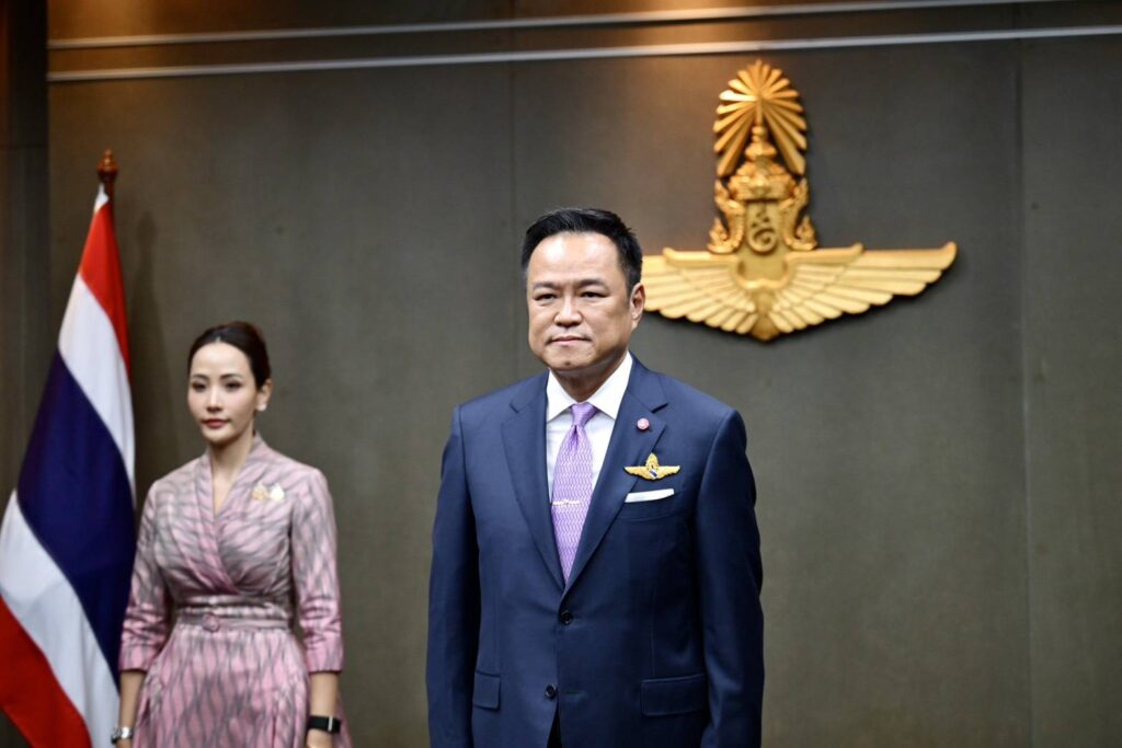 นายกฯ รับเครื่องหมาย “ปีกเหินเวหา” ผู้ทำคุณประโยชน์แก่กองทัพอากาศ ก่อนออกเดินทางเยือน สปป.ลาว อย่างเป็นทางการ