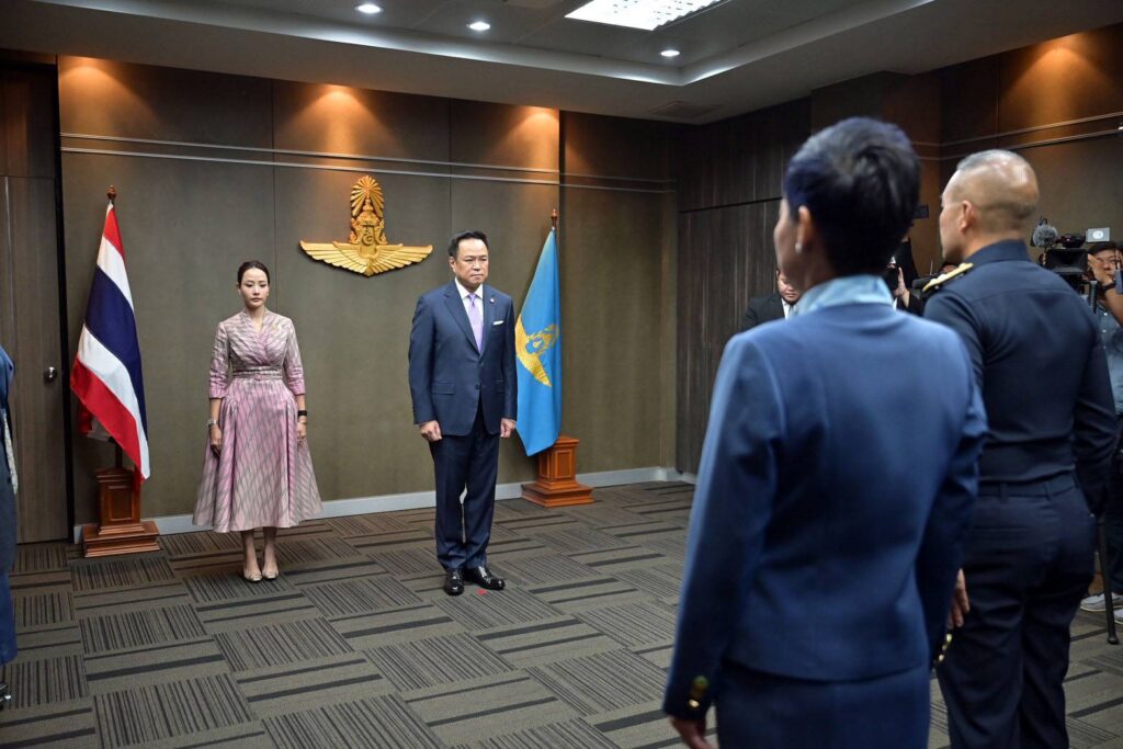 นายกฯ รับเครื่องหมาย “ปีกเหินเวหา” ผู้ทำคุณประโยชน์แก่กองทัพอากาศ ก่อนออกเดินทางเยือน สปป.ลาว อย่างเป็นทางการ