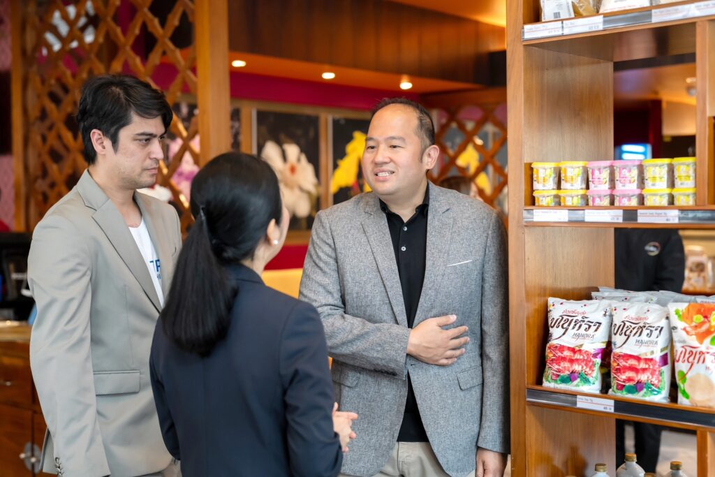 “DITP” ตรวจเยี่ยมร้านอาหาร Thai SELECT เมืองดูไบ มอบทูตพาณิชย์เดินหน้าประชาสัมพันธ์ต่อเนื่อง ดันมูลค่าส่งออกวัตถุดิบไทยสู่ตะวันออกกลาง