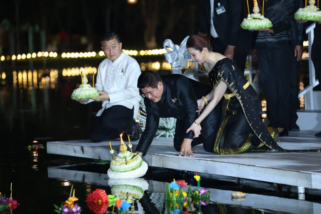 เปิดภาพ Maha Loi Krathong @Ayutthaya น้อมรำลึกสมเด็จ พระพันปีหลวง จ.อยุธยา เปิดภาพ Maha Loi Krathong @Ayutthaya น้อมรำลึกสมเด็จ พระพันปีหลวง จ.อยุธยา