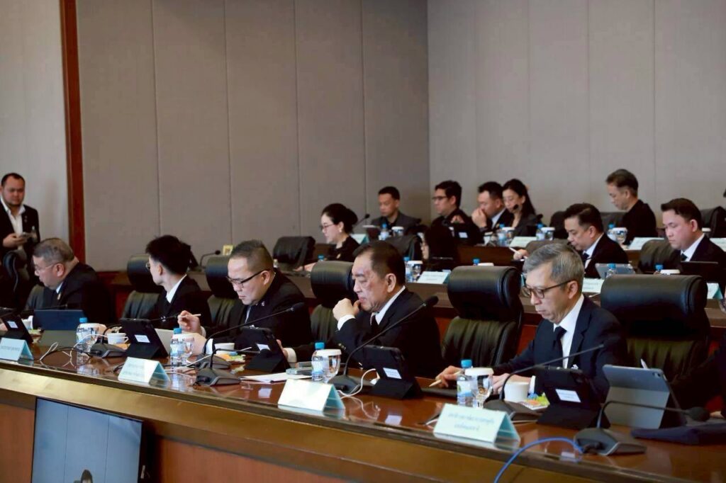 “หอการค้าไทยยื่น ‘สมุดปกขาว 2568’  ยื่น”นายกฯอนุทิน “ เดินหน้า 5 ด้านปลดล็อกขีดจำกัดเศรษฐกิจไทย