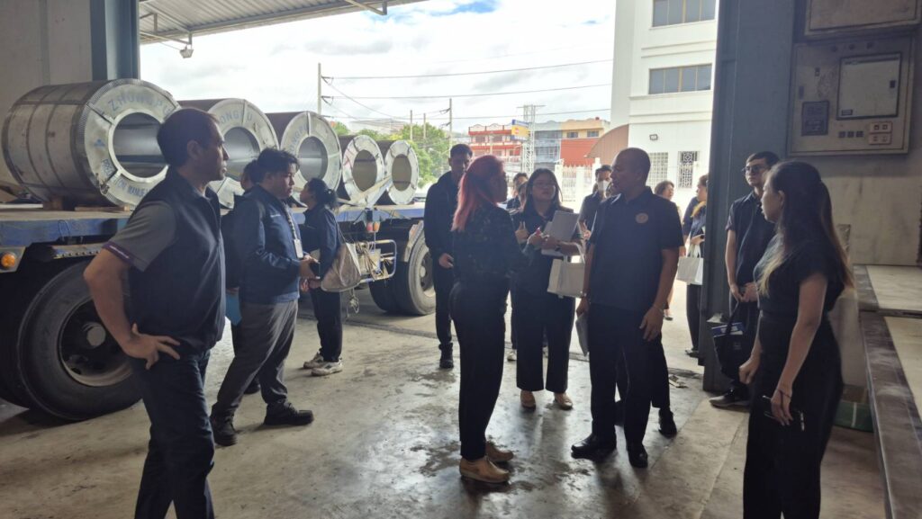 กรมพัฒนาธุรกิจการค้า ลงพื้นที่จังหวัดสมุทรปราการ ลุยตรวจสอบธุรกิจค้าเหล็ก ณ อ.บางพลี จ.สมุทรปราการ พบ 2 รายไม่มีใบอนุญาตการทำงานของคนต่างด้าว เร่งสอบขยายผลหากเข้าข่ายนอมินีส่งดำเนินคดีตามกฏหมาย