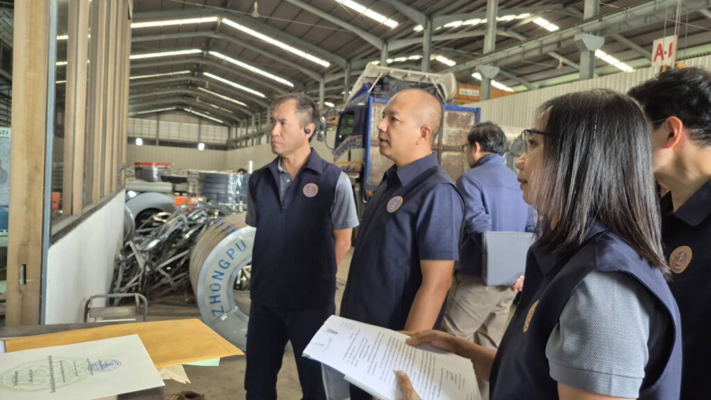กรมพัฒนาธุรกิจการค้า ลงพื้นที่จังหวัดสมุทรปราการ ลุยตรวจสอบธุรกิจค้าเหล็ก ณ อ.บางพลี จ.สมุทรปราการ พบ 2 รายไม่มีใบอนุญาตการทำงานของคนต่างด้าว เร่งสอบขยายผลหากเข้าข่ายนอมินีส่งดำเนินคดีตามกฏหมาย