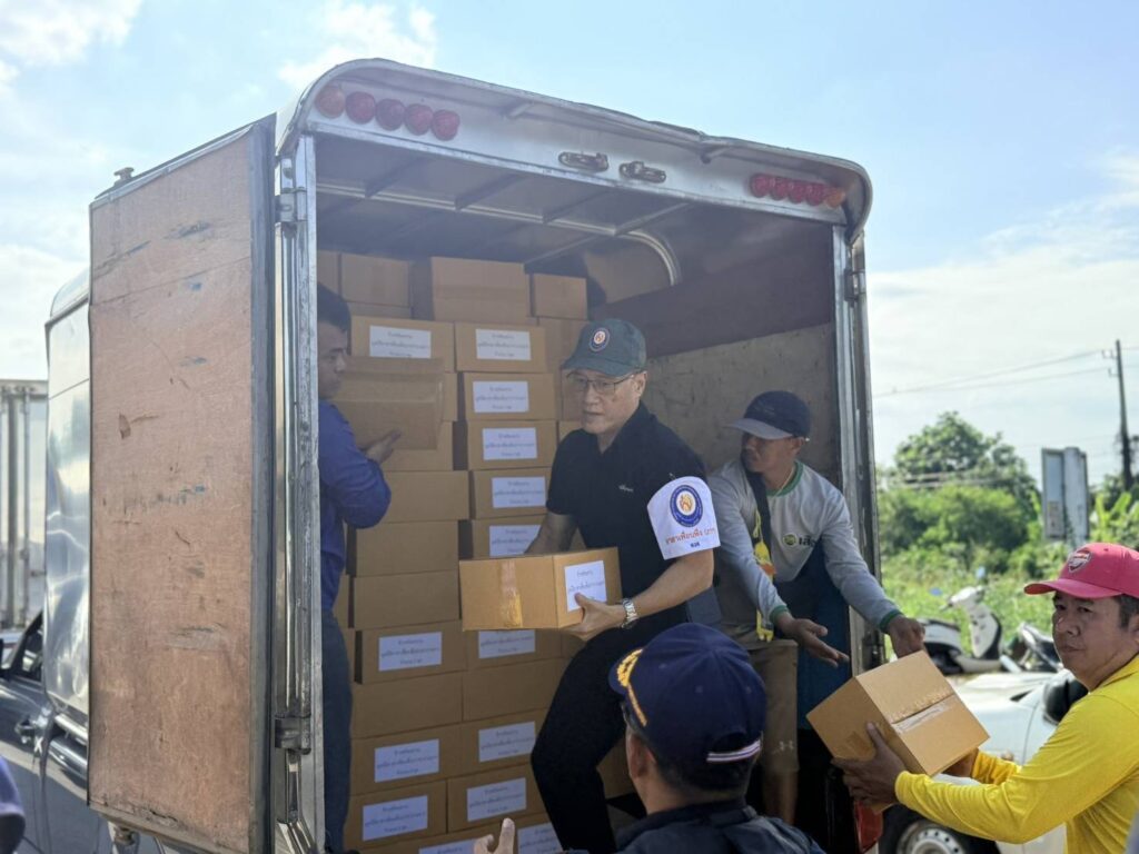 มูลนิธิอาสาเพื่อนพึ่ง (ภาฯ) สภากาชาดไทย เข้าพื้นที่ช่วยเหลือผู้ประสบอุทกภัย อำเภออินทร์บุรี จังหวัดสิงห์บุรี มูลนิธิอาสาเพื่อนพึ่ง (ภาฯ) สภากาชาดไทย เข้าพื้นที่ช่วยเหลือผู้ประสบอุทกภัย อำเภออินทร์บุรี จังหวัดสิงห์บุรี