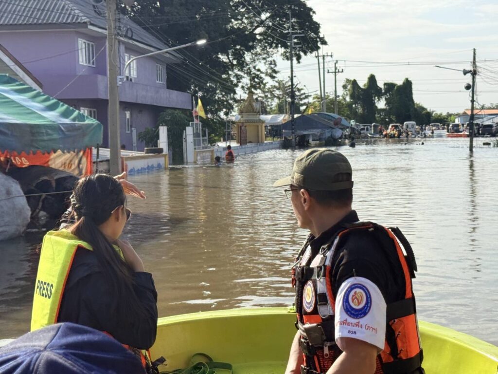 มูลนิธิอาสาเพื่อนพึ่ง (ภาฯ) สภากาชาดไทย เข้าพื้นที่ช่วยเหลือผู้ประสบอุทกภัย อำเภออินทร์บุรี จังหวัดสิงห์บุรี มูลนิธิอาสาเพื่อนพึ่ง (ภาฯ) สภากาชาดไทย เข้าพื้นที่ช่วยเหลือผู้ประสบอุทกภัย อำเภออินทร์บุรี จังหวัดสิงห์บุรี