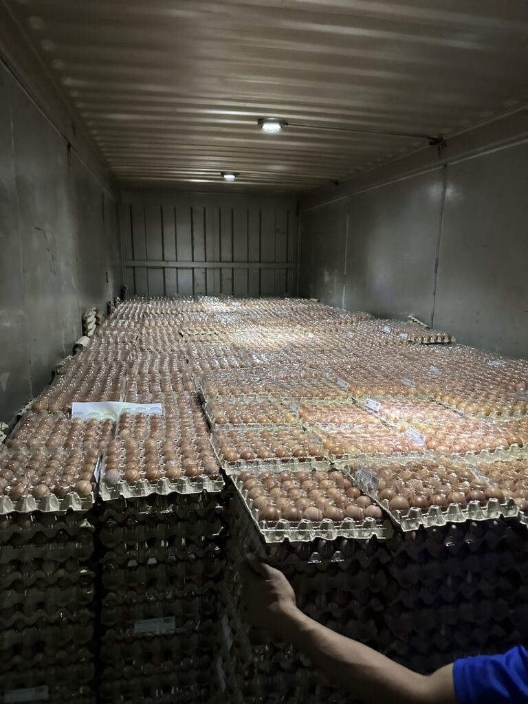 War Room พาณิชย์ เร่งช่วยผู้ประสบอุทกภัยภาคใต้ เชื่อม ศป.กฉ. – สั่งการพาณิชย์จังหวัดลงพื้นที่เต็มกำลัง เร่งเติมสินค้าบรรเทาความเดือดร้อน และเตรียมฟื้นฟูเศรษฐกิจทันที War Room พาณิชย์ เร่งช่วยผู้ประสบอุทกภัยภาคใต้ เชื่อม ศป.กฉ. – สั่งการพาณิชย์จังหวัดลงพื้นที่เต็มกำลัง เร่งเติมสินค้าบรรเทาความเดือดร้อน และเตรียมฟื้นฟูเศรษฐกิจทันที