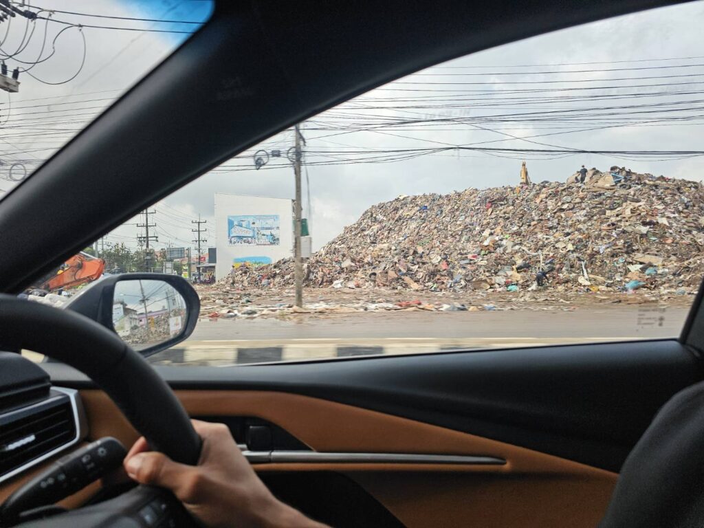 มูลนิธิอาสาเพื่อนพึ่ง (ภาฯ) ยามยากสภากาชาดไทยเยี่ยมผู้ประสบภัย'หาดใหญ่' แจกจ่ายที่นอน-ยารักษาโรค มูลนิธิอาสาเพื่อนพึ่ง (ภาฯ) ยามยากสภากาชาดไทยเยี่ยมผู้ประสบภัย'หาดใหญ่' แจกจ่ายที่นอน-ยารักษาโรค