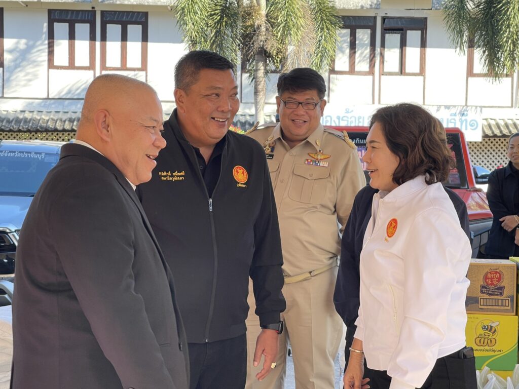 'สว.กิตติศักดิ์' หอบข้าวสาร 1.5 ตัน-น้ำดื่มไม่อั้น ลุยปราจีนฯ ช่วย 5,000 ชีวิต ผู้หนีภัยสู้รบชายแดน 'สว.กิตติศักดิ์' หอบข้าวสาร 1.5 ตัน-น้ำดื่มไม่อั้น ลุยปราจีนฯ ช่วย 5,000 ชีวิต ผู้หนีภัยสู้รบชายแดน