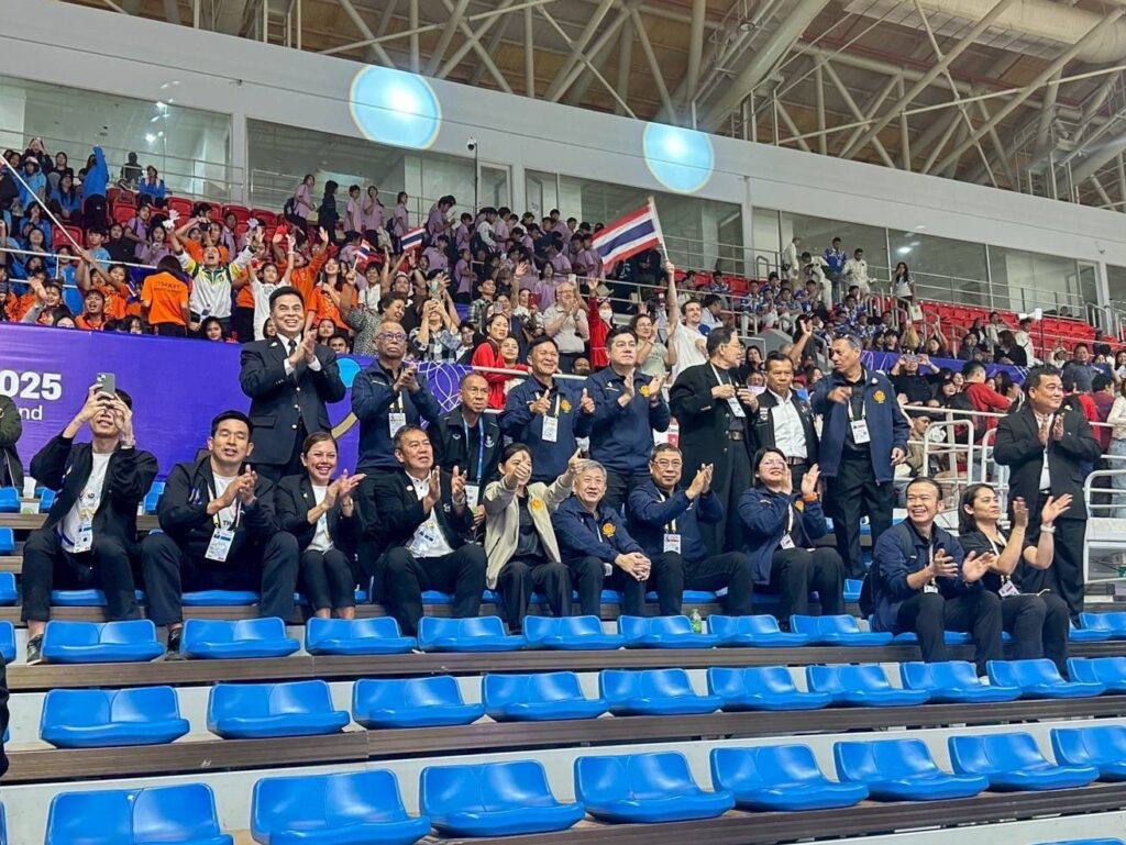 กมธ.กีฬา วุฒิสภา บุกชลบุรี หนุนโมเดลเรียนเด่นเล่นกีฬาดี กมธ.กีฬา วุฒิสภา บุกชลบุรี หนุนโมเดลเรียนเด่นเล่นกีฬาดี