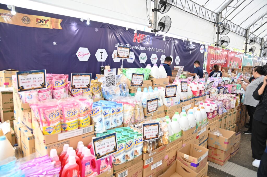 “พาณิชย์” เปิดกล่องของขวัญใบใหญ่ “New Year Mega Sale 2026” ลดสูงสุด 80% ต่อเนื่องข้ามปีถึง 2569 คาดลดค่าครองชีพ กว่า 5,000 ล้านบาท “พาณิชย์” เปิดกล่องของขวัญใบใหญ่ “New Year Mega Sale 2026” ลดสูงสุด 80% ต่อเนื่องข้ามปีถึง 2569 คาดลดค่าครองชีพ กว่า 5,000 ล้านบาท