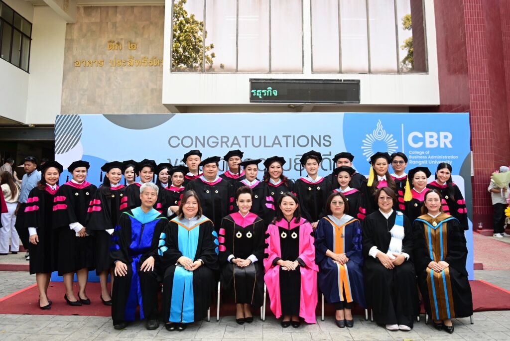 “ศุภจี สุธรรมพันธุ์” รมว.พาณิชย์ รับปริญญาดุษฎีบัณฑิตกิตติมศักดิ์ ม.รังสิต มอบต้นแบบบุคคล 3 ประเภท แก่บัณฑิตรุ่นใหม่ ให้เป็นพลังที่งดงามของสังคม