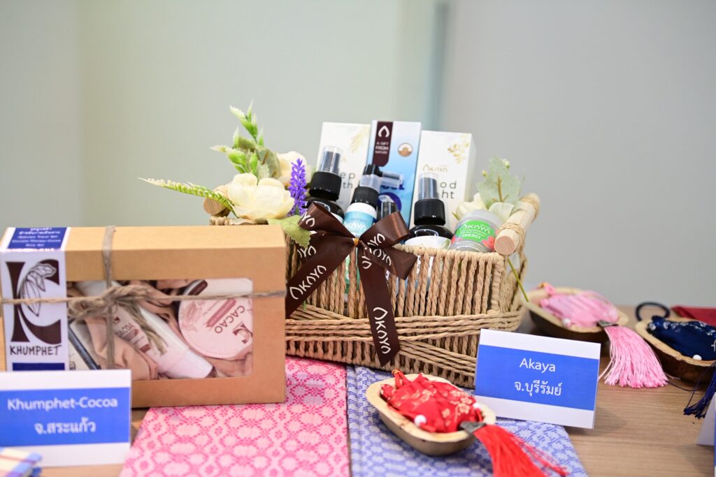 “พาณิชย์”ดันสินค้า 7 จังหวัดชายแดน สู่ของขวัญพรีเมี่ยม เปิดตัว “GIFTS FOR GAIN” ในช่วงเทศกาลปีใหม่ “พาณิชย์”ดันสินค้า 7 จังหวัดชายแดน สู่ของขวัญพรีเมี่ยม เปิดตัว “GIFTS FOR GAIN” ในช่วงเทศกาลปีใหม่