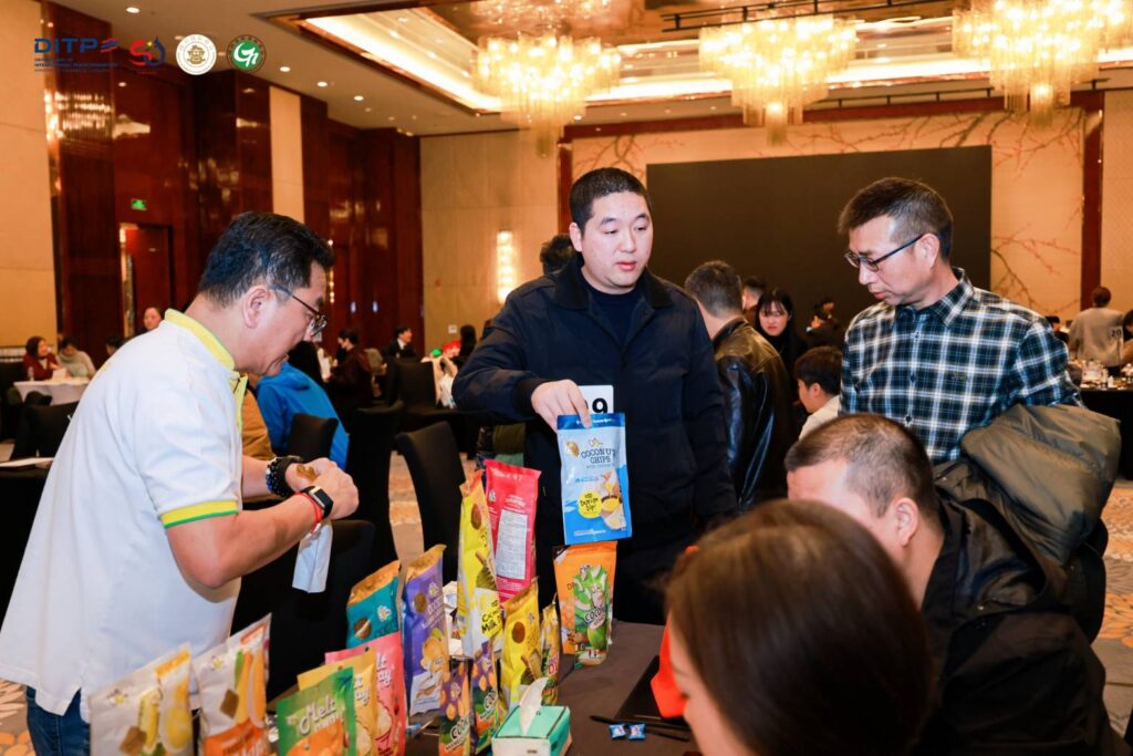 กรมส่งเสริมการค้าระหว่างประเทศ จัดโครงการนำคณะผู้แทนการค้าสินค้าอาหารเครื่องดื่มและสินค้าสัตว์เลี้ยงเดินทางเยือนจีนตะวันตก (เฉิงตู ฉงชิ่ง) รวม 30 บริษัท บุกเจรจาการค้ากับผู้ซื้อ/ผู้นำเข้า ณ สาธารณรัฐประชาชนจีน กรมส่งเสริมการค้าระหว่างประเทศ จัดโครงการนำคณะผู้แทนการค้าสินค้าอาหารเครื่องดื่มและสินค้าสัตว์เลี้ยงเดินทางเยือนจีนตะวันตก (เฉิงตู ฉงชิ่ง) รวม 30 บริษัท บุกเจรจาการค้ากับผู้ซื้อ/ผู้นำเข้า ณ สาธารณรัฐประชาชนจีน