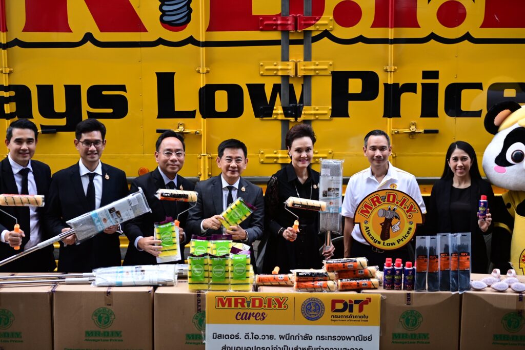 “พาณิชย์” รวมใจไทย ฟื้นแดนใต้ รับมอบสิ่งของบริจาคจากภาคเอกชน 19 ราย รวมกว่า 4.6 แสนชิ้น มูลค่ามากกว่า 26 ล้านบาท เร่งกระจายความช่วยเหลือสู่พื้นที่ฟื้นฟูจากอุทกภัย “พาณิชย์” รวมใจไทย ฟื้นแดนใต้ รับมอบสิ่งของบริจาคจากภาคเอกชน 19 ราย รวมกว่า 4.6 แสนชิ้น มูลค่ามากกว่า 26 ล้านบาท เร่งกระจายความช่วยเหลือสู่พื้นที่ฟื้นฟูจากอุทกภัย