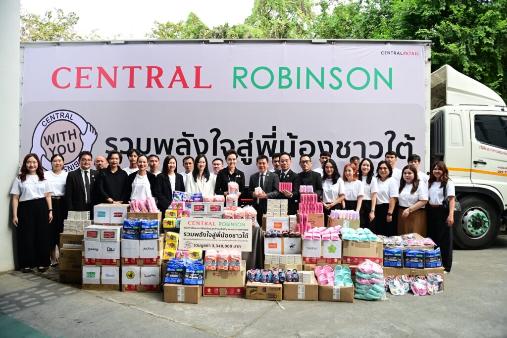 “พาณิชย์” รวมใจไทย ฟื้นแดนใต้ รับมอบสิ่งของบริจาคจากภาคเอกชน 19 ราย รวมกว่า 4.6 แสนชิ้น มูลค่ามากกว่า 26 ล้านบาท เร่งกระจายความช่วยเหลือสู่พื้นที่ฟื้นฟูจากอุทกภัย “พาณิชย์” รวมใจไทย ฟื้นแดนใต้ รับมอบสิ่งของบริจาคจากภาคเอกชน 19 ราย รวมกว่า 4.6 แสนชิ้น มูลค่ามากกว่า 26 ล้านบาท เร่งกระจายความช่วยเหลือสู่พื้นที่ฟื้นฟูจากอุทกภัย