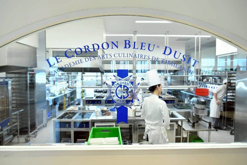 กรมทรัพย์สินทางปัญญา พบหารือผู้บริหารสถาบันสอนทำอาหาร เลอ กอร์ดอง เบลอ ดุสิต ดันวัตถุดิบสินค้า GI ลงในหลักสูตรอาหารระดับพรีเมียม พร้อมร่วมเผยแพร่ความรู้เกี่ยวกับ GI ไทย ผ่านกิจกรรมต่างๆ ของสถาบันสนองต่อนโยบาย Quick Big Win ของกระทรวงพาณิชย์ กรมทรัพย์สินทางปัญญา พบหารือผู้บริหารสถาบันสอนทำอาหาร เลอ กอร์ดอง เบลอ ดุสิต ดันวัตถุดิบสินค้า GI ลงในหลักสูตรอาหารระดับพรีเมียม พร้อมร่วมเผยแพร่ความรู้เกี่ยวกับ GI ไทย ผ่านกิจกรรมต่างๆ ของสถาบันสนองต่อนโยบาย Quick Big Win ของกระทรวงพาณิชย์