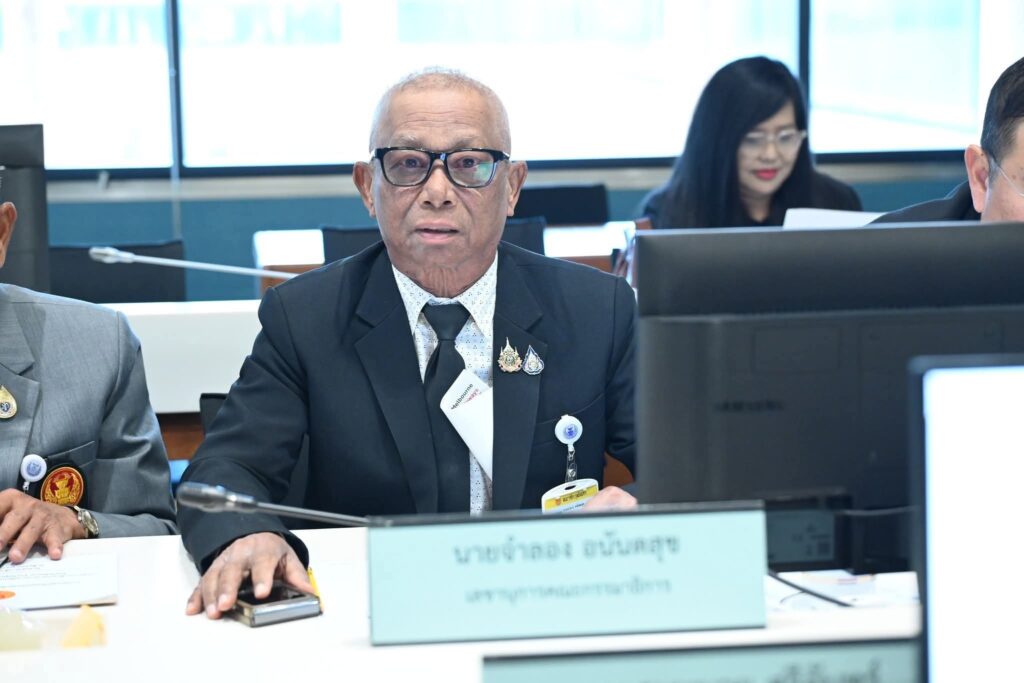 สว. ผ่าทางตันน้ำท่วมภาคกลาง! บี้งบด่วนลอก "ท่าจีน" ชู 9 แผนเชิงรุกทำชาวบ้านยิ้มได้! สว. ผ่าทางตันน้ำท่วมภาคกลาง! บี้งบด่วนลอก "ท่าจีน" ชู 9 แผนเชิงรุกทำชาวบ้านยิ้มได้!