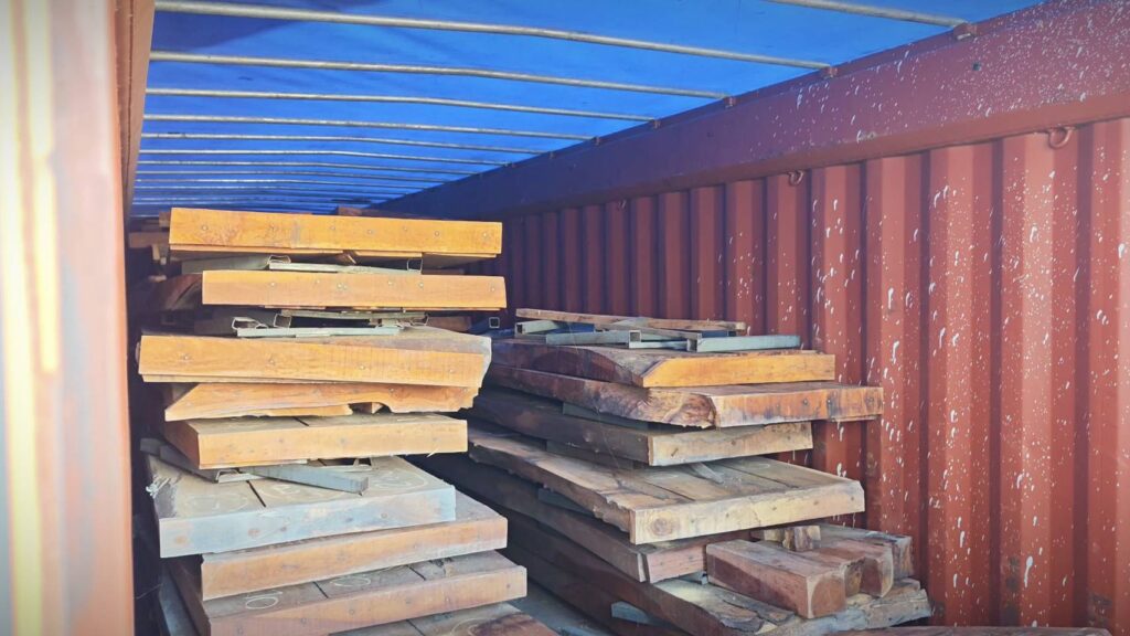 'สว.จีระศักดิ์' นำทีมส่องไม้ของกลางกรมศุลฯ ผงะ 'พะยูง-ประดู่' เกือบ 2 แสนท่อน จ่อสังคายนาระเบียบดึงใช้ประโยชน์ชาติ! 'สว.จีระศักดิ์' นำทีมส่องไม้ของกลางกรมศุลฯ ผงะ 'พะยูง-ประดู่' เกือบ 2 แสนท่อน จ่อสังคายนาระเบียบดึงใช้ประโยชน์ชาติ!