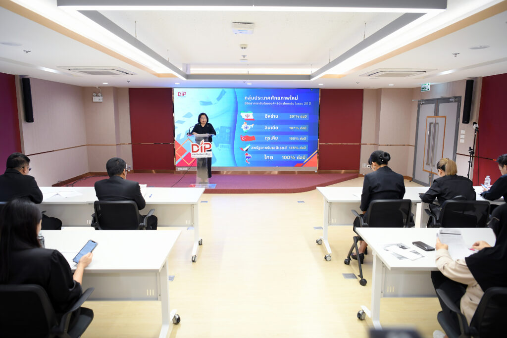 กรมทรัพย์สินทางปัญญา ชี้สิทธิบัตรบันเทิงโลกโตแรง ไทยขึ้นแท่นประเทศดาวรุ่ง แนะเร่งคว้าเทคโนโลยี Immersive–AI ดันสู่ฮับอาเซียน กรมทรัพย์สินทางปัญญา ชี้สิทธิบัตรบันเทิงโลกโตแรง ไทยขึ้นแท่นประเทศดาวรุ่ง แนะเร่งคว้าเทคโนโลยี Immersive–AI ดันสู่ฮับอาเซียน