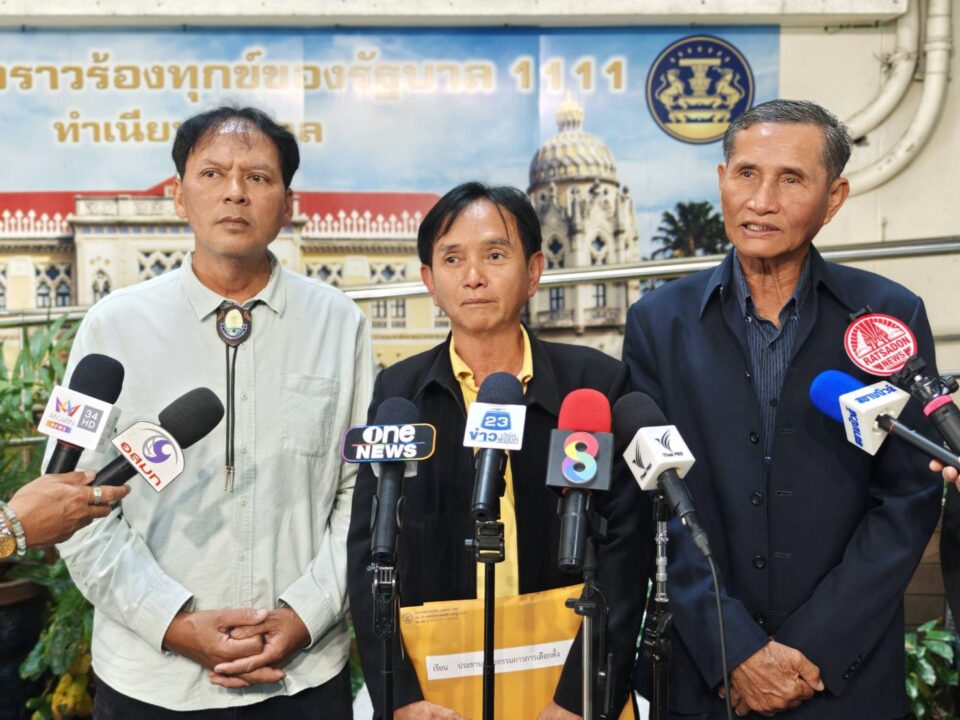 ม็อบโคนม 4 ภาคบุกทำเนียบฯ ร้องรัฐช่วยด่วน อ.ส.ค. เบี้ยวเงิน 600 ล้าน เกษตรกรหนี้ท่วมจ่อล้มละลาย ม็อบโคนม 4 ภาคบุกทำเนียบฯ ร้องรัฐช่วยด่วน อ.ส.ค. เบี้ยวเงิน 600 ล้าน เกษตรกรหนี้ท่วมจ่อล้มละลาย