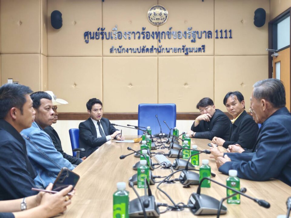 ม็อบโคนม 4 ภาคบุกทำเนียบฯ ร้องรัฐช่วยด่วน อ.ส.ค. เบี้ยวเงิน 600 ล้าน เกษตรกรหนี้ท่วมจ่อล้มละลาย ม็อบโคนม 4 ภาคบุกทำเนียบฯ ร้องรัฐช่วยด่วน อ.ส.ค. เบี้ยวเงิน 600 ล้าน เกษตรกรหนี้ท่วมจ่อล้มละลาย