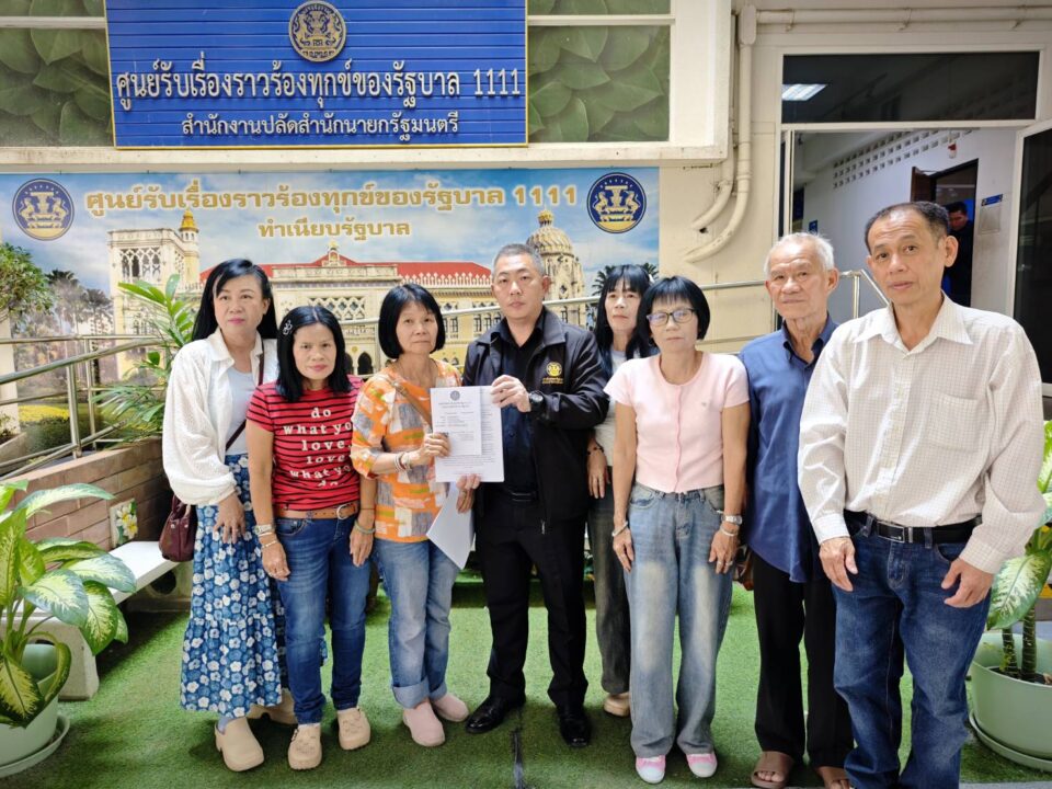 มหากาพย์ 15 ปีไฟไหม้ตลาดปักธงชัย! ชาวบ้านบุกทำเนียบทวงเงิน 15 ล้าน แฉเทศบาลขวางสร้างบ้านใหม่ มหากาพย์ 15 ปีไฟไหม้ตลาดปักธงชัย! ชาวบ้านบุกทำเนียบทวงเงิน 15 ล้าน แฉเทศบาลขวางสร้างบ้านใหม่