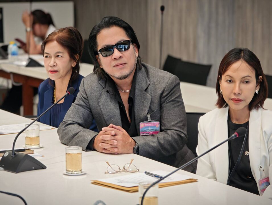 วุฒิสภา รับลูก วอชด็อกฯ ปลุกกระแส "สีดอหูพับ" สังคายนาเคลื่อนย้ายช้าง ล้างบางมาเฟียฮุบป่า! วุฒิสภา รับลูก วอชด็อกฯ ปลุกกระแส "สีดอหูพับ" สังคายนาเคลื่อนย้ายช้าง ล้างบางมาเฟียฮุบป่า!